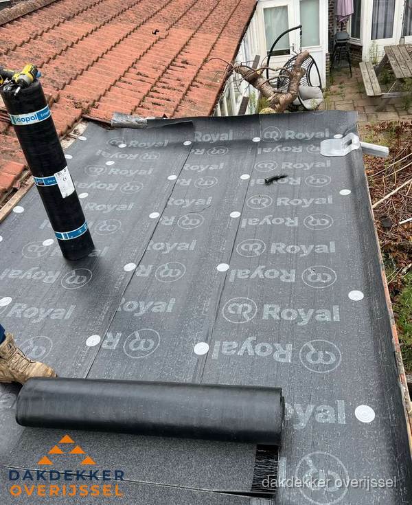 Bitumen dakbedekking leggen op plat dak aanbouw in Overijssel Bitumen dakbedekking leggen op plat dak aanbouw in Overijssel
