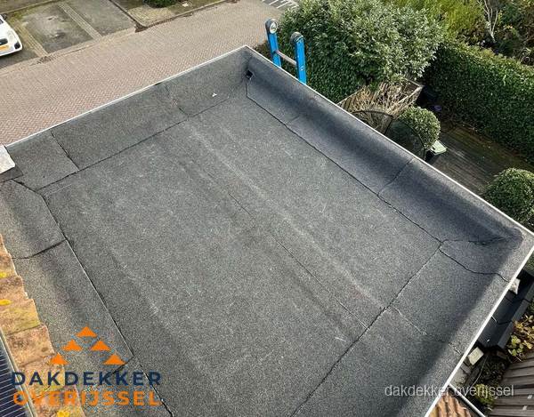 Gerenoveerd plat dak met nieuwe bitumen dakbedekking in Overijssel Gerenoveerd plat dak met nieuwe bitumen dakbedekking in Overijssel
