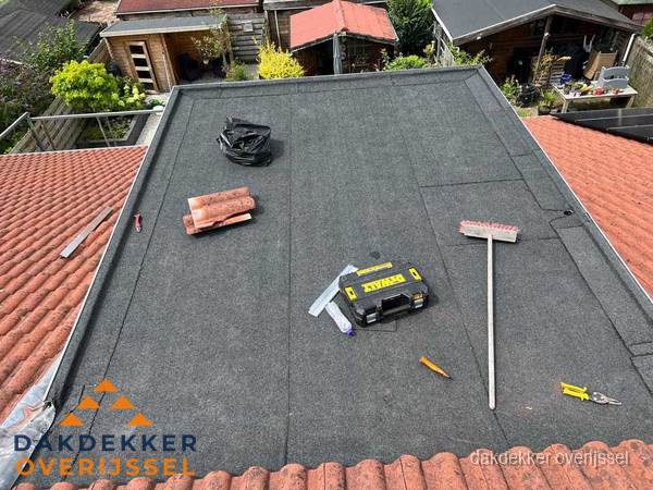 Nieuw plat dak met bitumen dakbedekking in Overijssel Nieuw plat dak met bitumen dakbedekking in Overijssel