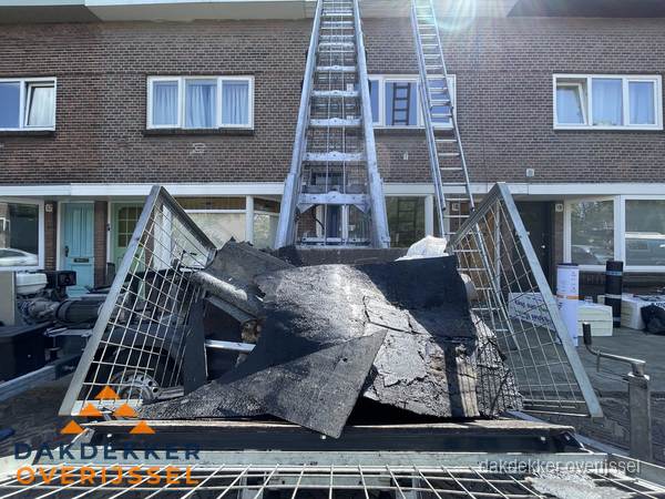 Kosten dakreparatie: dakschade aan flatgebouw in Overijssel