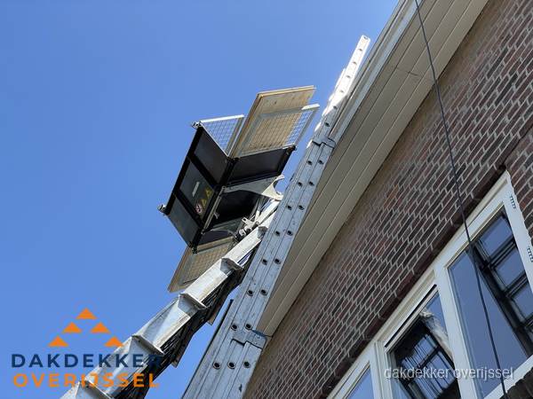 Dakgoot vervangen met dakdekkerslift in Overijssel