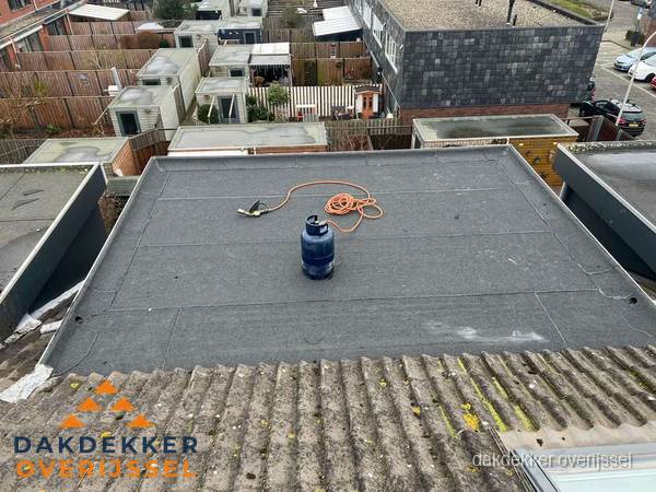 Dakrenovatie afgerond met nieuwe bitumen dakbedekking in Overijssel