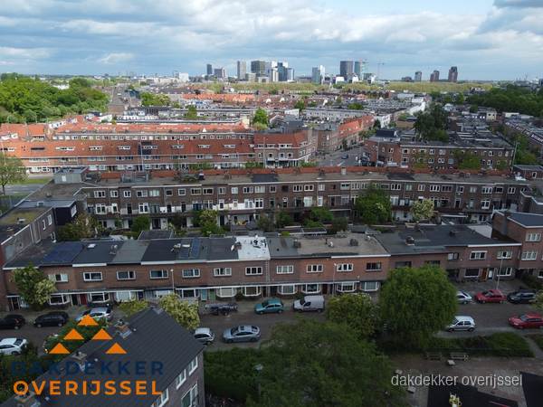 Luchtfoto van daken in woonwijk Overijssel