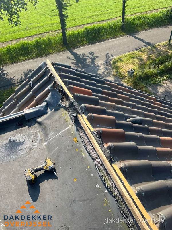 Kosten dakgoot vervangen: werkzaamheden aan dakrand in Overijssel
