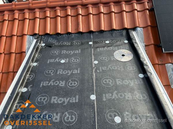 Nieuw dak met dakpannen en Royal onderlaag bij woning in Overijssel