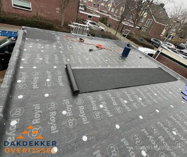 Dakrenovatie plat dak met bitumen dakbedekking in Overijssel