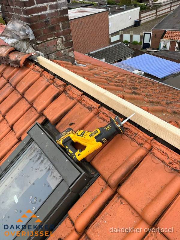 Kosten dak vervangen: werkzaamheden aan pannendak in Overijssel